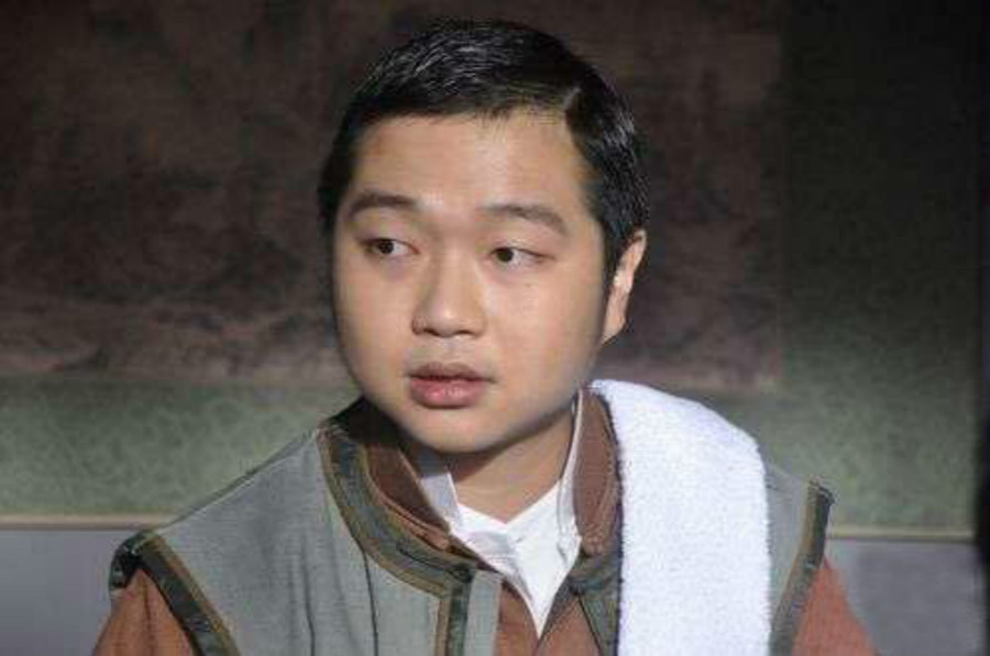 酱爆何文辉年轻的照片,酱爆何文辉现在的样子