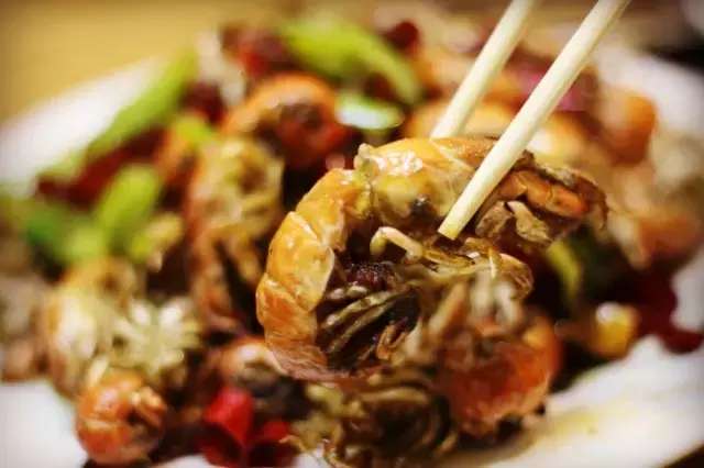 大连看球的烧烤店联胜街,大连足球迷玩的地方