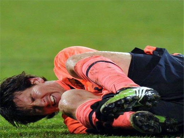 踝关节扭伤后热敷出现肿胀，疼痛加剧，怎样正确处理运动创伤呢