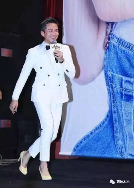 跑男团穿高跟鞋，李晨走不了路，鹿晗竟毫无违和感，美成了这样