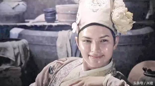 容易出油是基因问题吗,夏天出油会导致毛孔变大吗