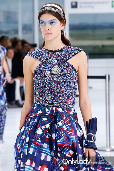 头发上的装饰发夹,头发上的装饰钻石