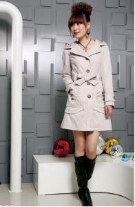 大风衣腰带咋系好看呢女生,春天穿风衣这样系腰带真是美爆了