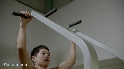 把《权利的游戏》拉下神坛的，还有这部韩版的枪炮与玫瑰...