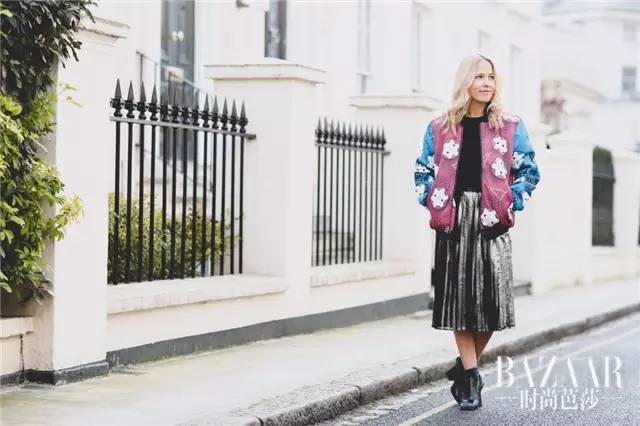 只有棒球外套配上百褶裙，才叫“我的少女时代”！