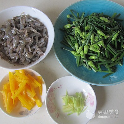韭菜花炒河虾如何做,腰果韭菜花炒河虾