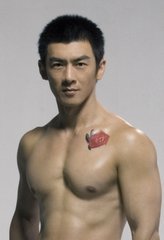 曾是刘欢保镖，流落街头没饭吃险自杀，北漂跑龙套今硬汉形象大火