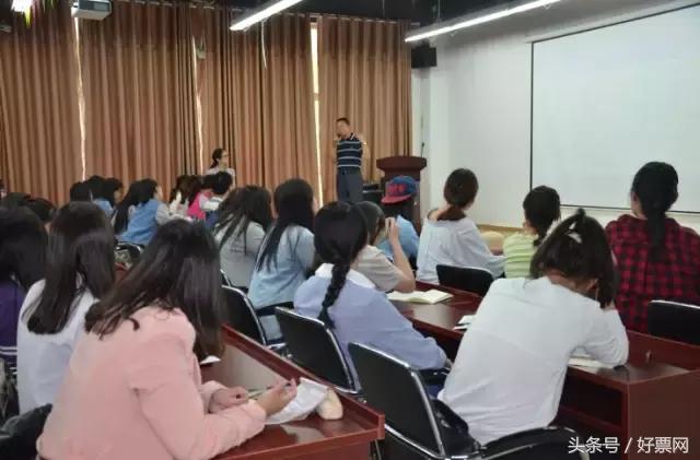 高校学生进山洞,名校学生走进清华大学