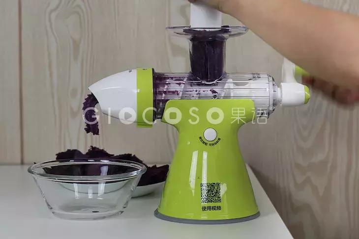 在厨房里，开启一段心的旅程果语紫薯奶香羹