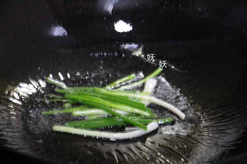 又到栀子花开的季节，城里人餐桌上又要多一道美味，降心火不烦躁
