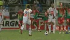 盘点绿茵场上精彩过人,比武打片还精彩的格斗比赛