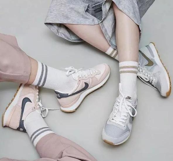 今年很火的小粉鞋,今年流行的小粉鞋