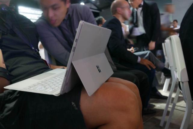 微软surfacepro4抖屏,微软surfacepro8拆机