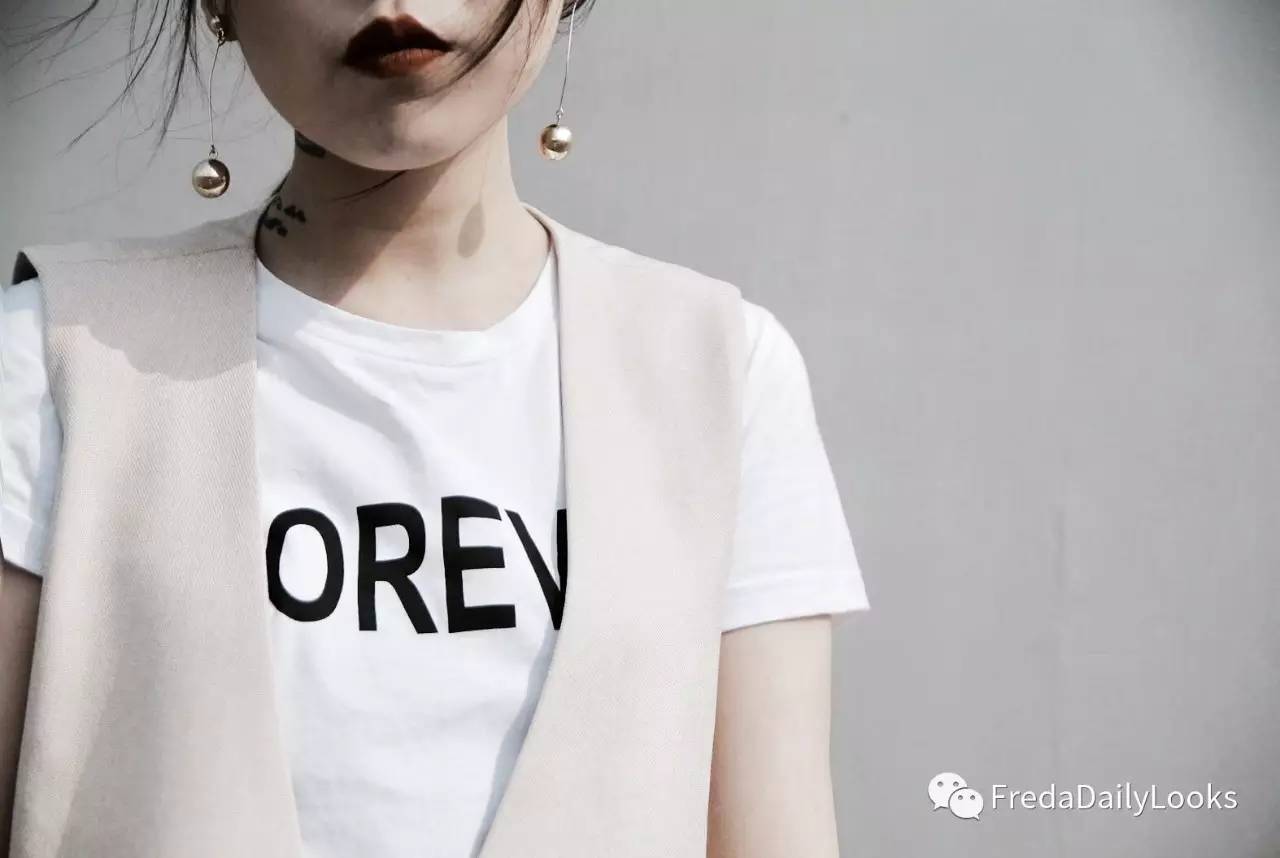 freda穿搭初秋最爱的五套搭配,不同的白tee如何搭配可以更出彩