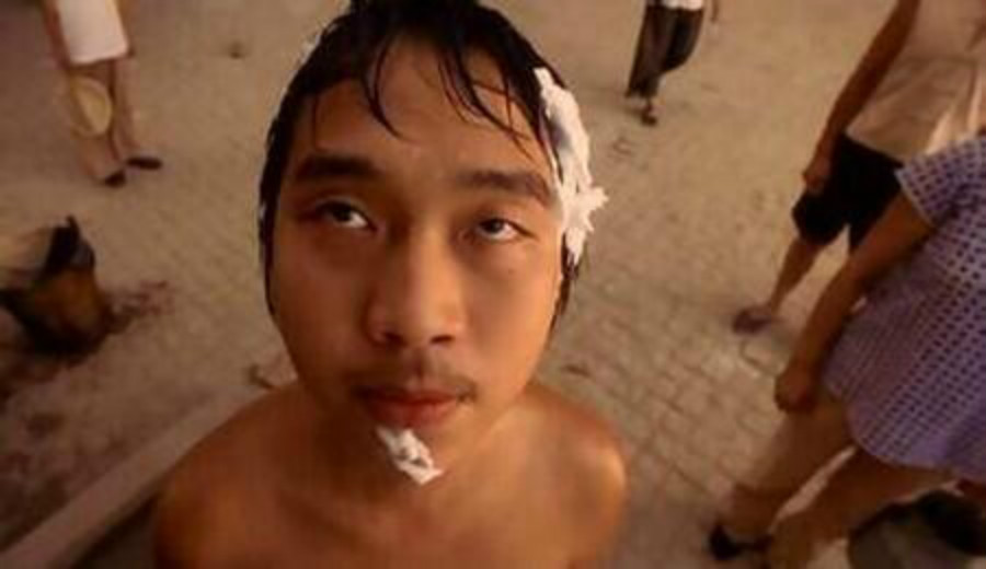 酱爆何文辉年轻的照片,酱爆何文辉现在的样子