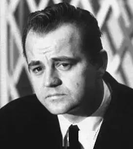 他高中没毕业，却亲手处理了首例“冷冻人”，现在竟还要让其复活