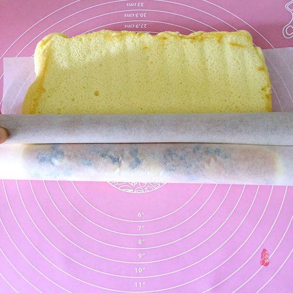 首次学做的蛋卷,特为孙女送上的儿童节礼物—曼越莓干蛋糕卷