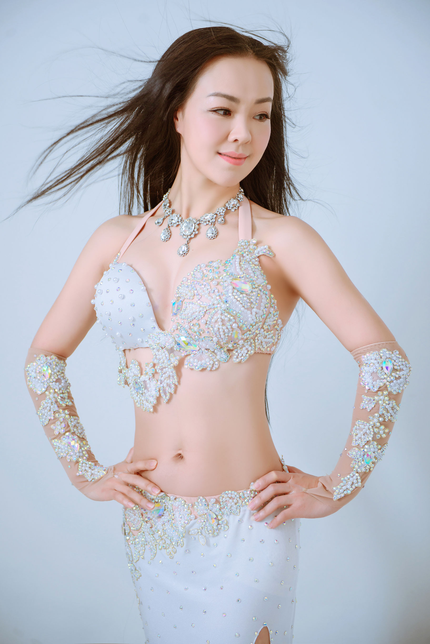 瑜伽东方舞双料女神孙天舒：三维立体黄金胯训练课程体系开创者