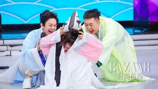 杨紫一言不合就拔剑吗,杨紫高情商接话一点也不尴尬