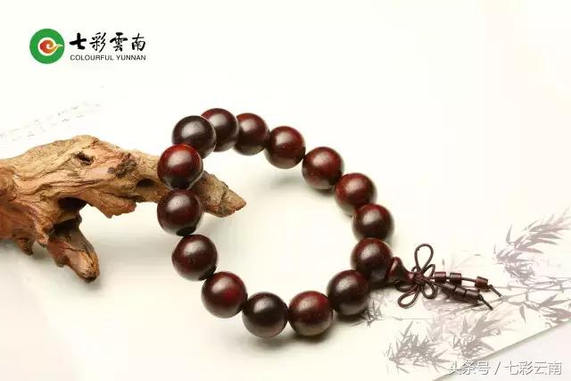 男人戴手串好还是戴手镯好,女人戴手镯好看还是戴手串好看