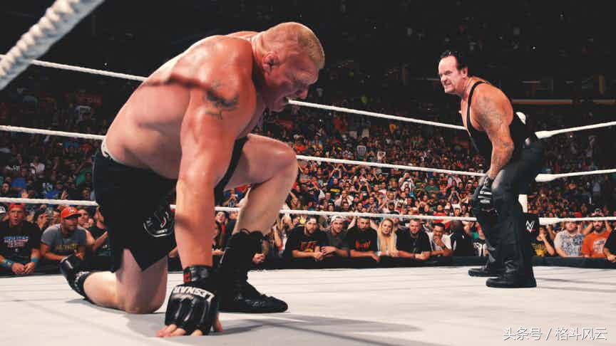 他的传奇不需要WWE冠军来烘托！他只要动动手指，擂台就会踏