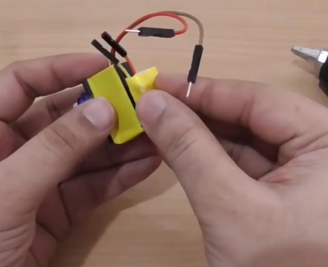 做了这个之后,在不怕出门没有手机没电了,自动发电