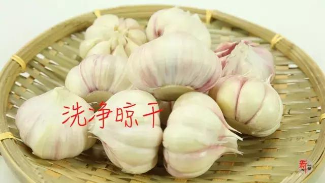 别再用醋腌大蒜了，试试这种方法，杀菌消炎，防癌症，增强免疫力