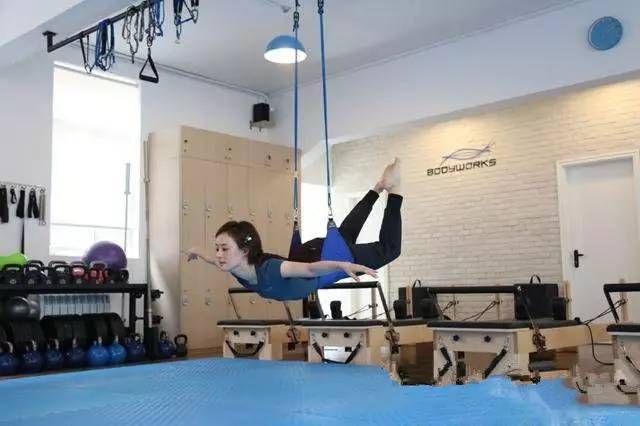 碎片时间用来王者打野?为了美和健康,当然还是碎片普拉提