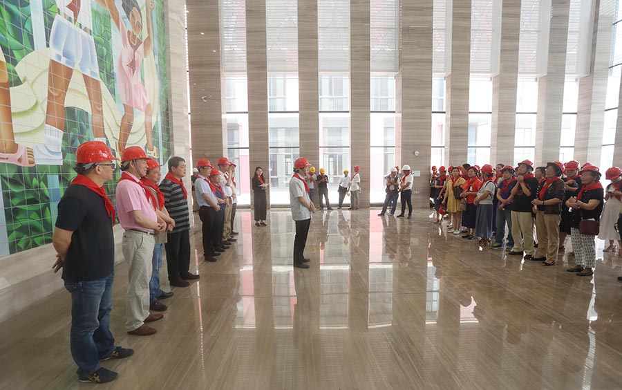 新少年宫内“童颜丹青”庆六一