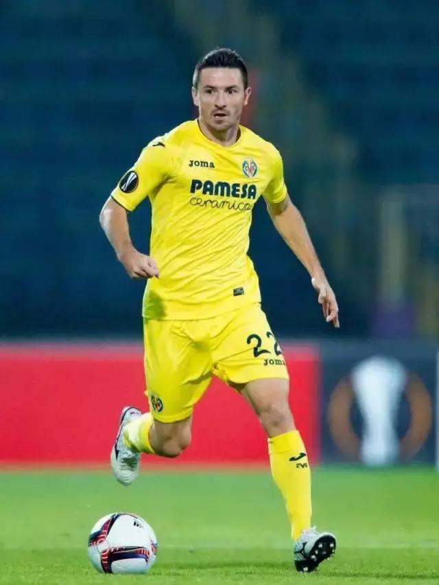 他们都穿什么篮球鞋,他们穿什么衣服翻译