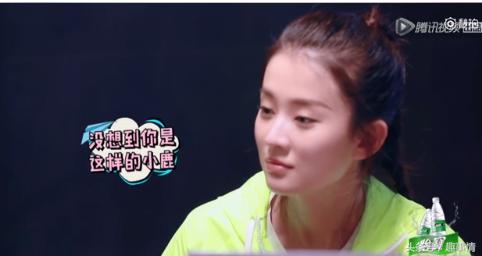 鹿晗踢足球点评,鹿晗踢足球被夸赞跑男