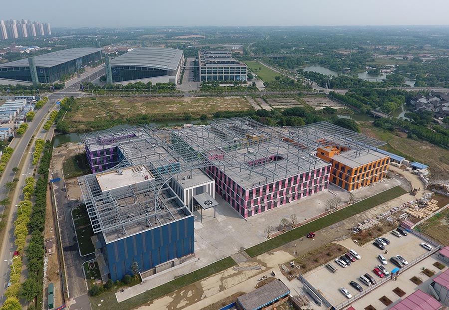 新少年宫内“童颜丹青”庆六一