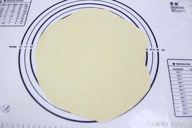 咬起来脆啵啵，嘎吱嘎吱的猫耳朵连婆婆都说好吃