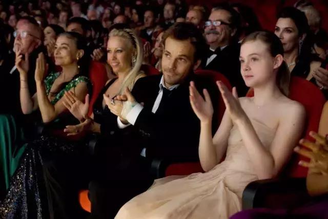 19岁爆红好莱坞女星,好莱坞巨星戛纳电影节红毯