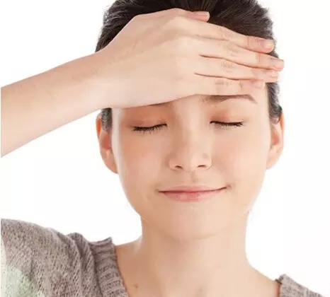 脚黑怎么洗白最好,夏天如何保持脚白