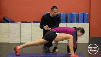 足球训练后拉伸放松,足球动态拉伸八个动作名称