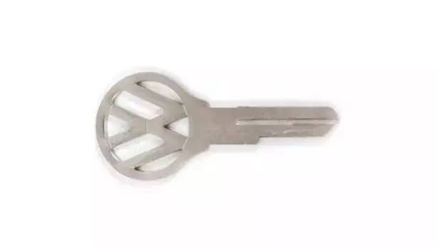 这些汽车品牌的实力我也是服了，用起螺丝刀当汽车钥匙