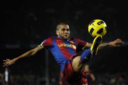 堕落和伟大的距离只有一根香蕉，阿尔维斯的热血奋斗史！