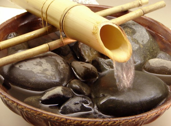 中国风水学：流动的水象征健康和财富，那赶快买个台式喷泉回家吧