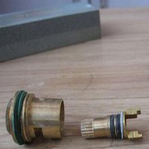 水龙头漏水开关漏水怎么去维修,水龙头拧紧了还滴水怎么修