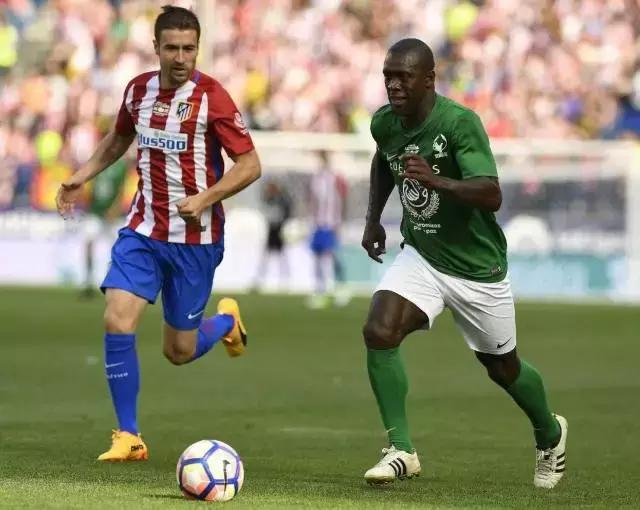 他们穿着什么英文翻译,他们穿着什么用英文怎么说