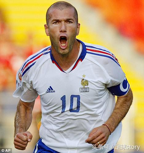 齐达内无愧于足球大师的称号,法国足球明星齐达内个人简介