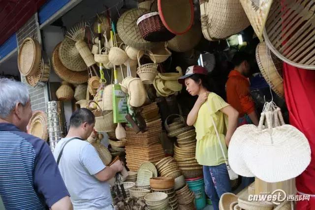 想去竹芭市买个竹子编的电壶壳，但不知道在哪买瓶胆