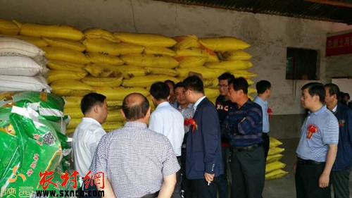 蒲城县有电动施肥器,陕西智能配肥机一台多少钱