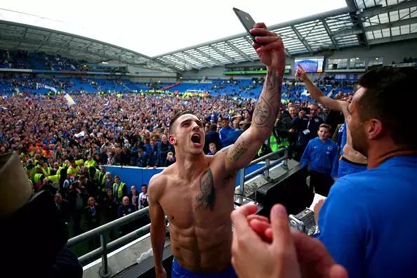 布莱顿位居英超首榜第一名,布莱顿vs曼城列队欢迎