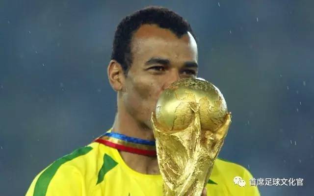 足坛大满贯的有几个人,世界足球十大超级大满贯