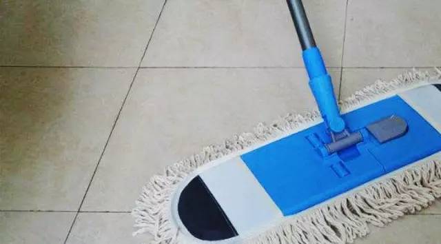 瓷砖拖地有味什么原因,拖地后瓷砖有股鱼腥味是怎么回事