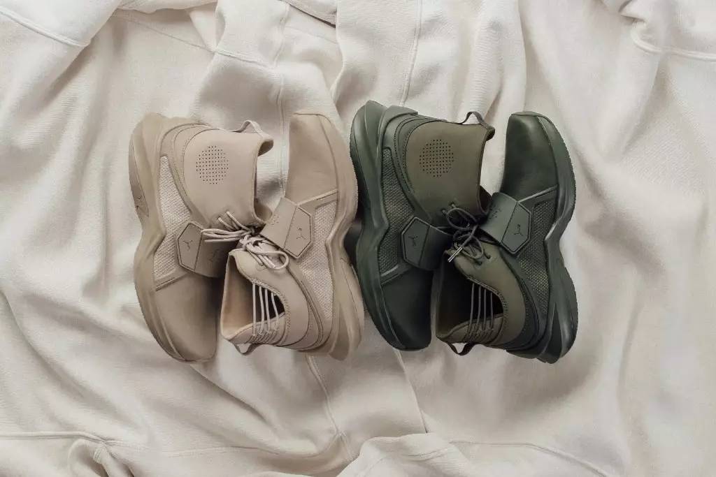 “看到这4双联名球鞋,就知道贫穷没有抛弃我”