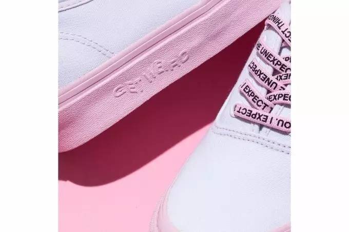 “看到这4双联名球鞋,就知道贫穷没有抛弃我”