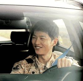 把《权利的游戏》拉下神坛的，还有这部韩版的枪炮与玫瑰...